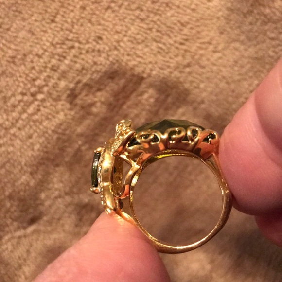 ❌SOLD❌ Bundle only 🌼Unique turtle ring🌼 - Picture 3 of 4